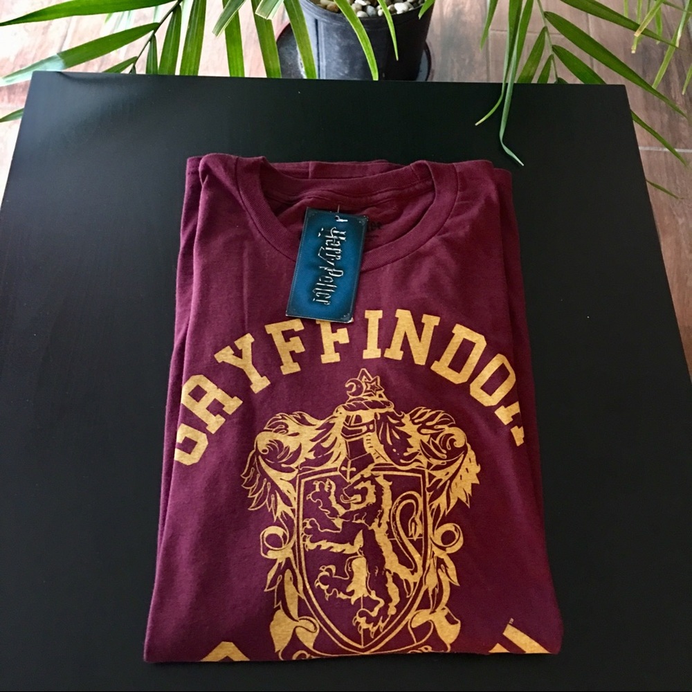 NWT Men’s Gryffindor Quidditch Shirt